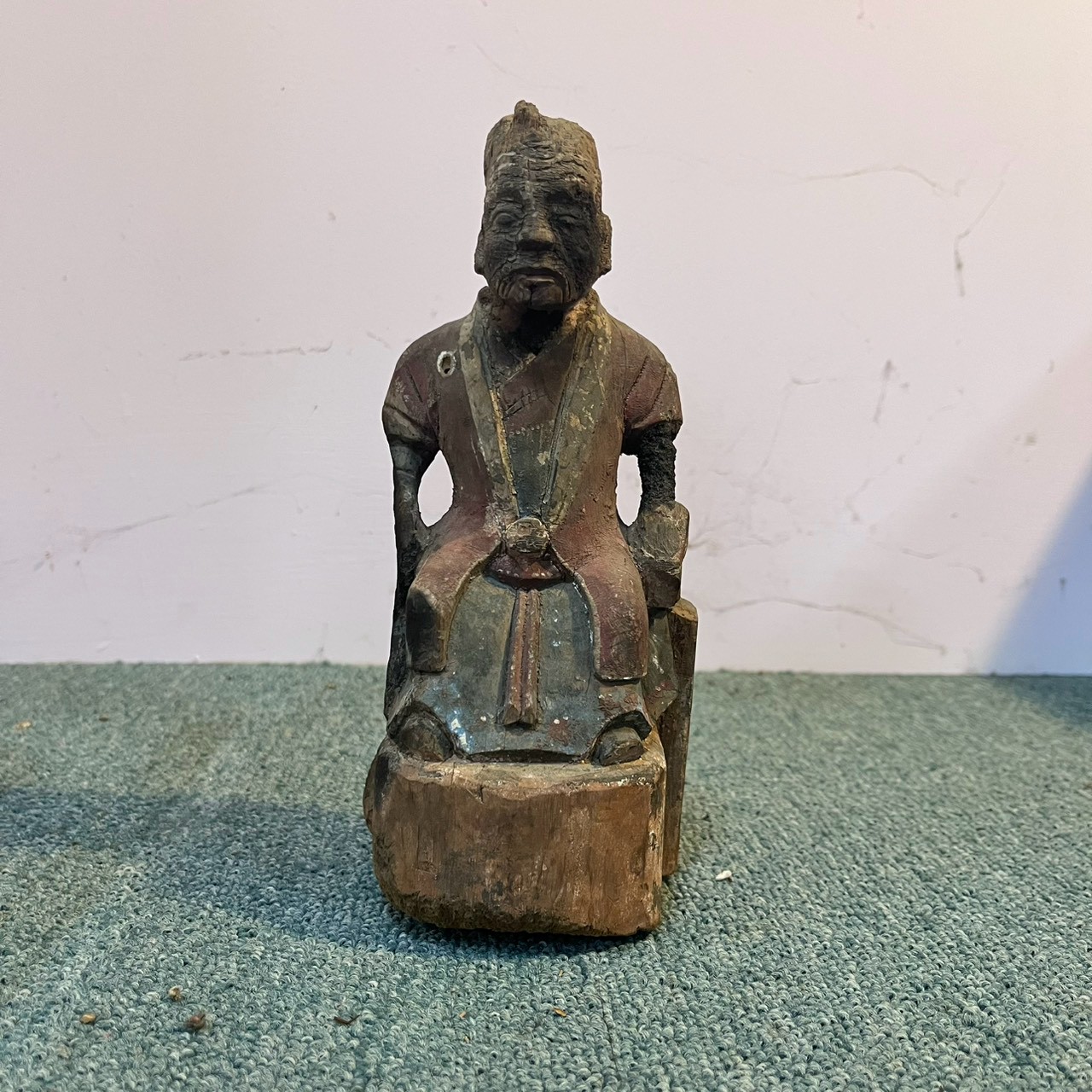 Partially burnt Taiwanese god statue 局部火損台灣神像